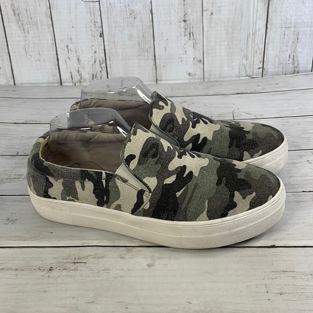Steve Madden Camo Gills-C Slip-on Sneaker